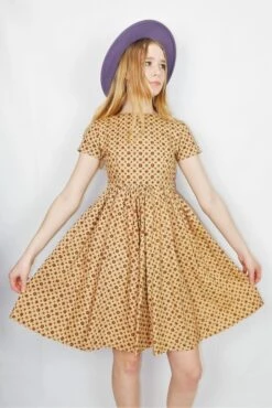 70's Vintage - Patterned Boho Tea Dress - Beige & Red - Size XXS