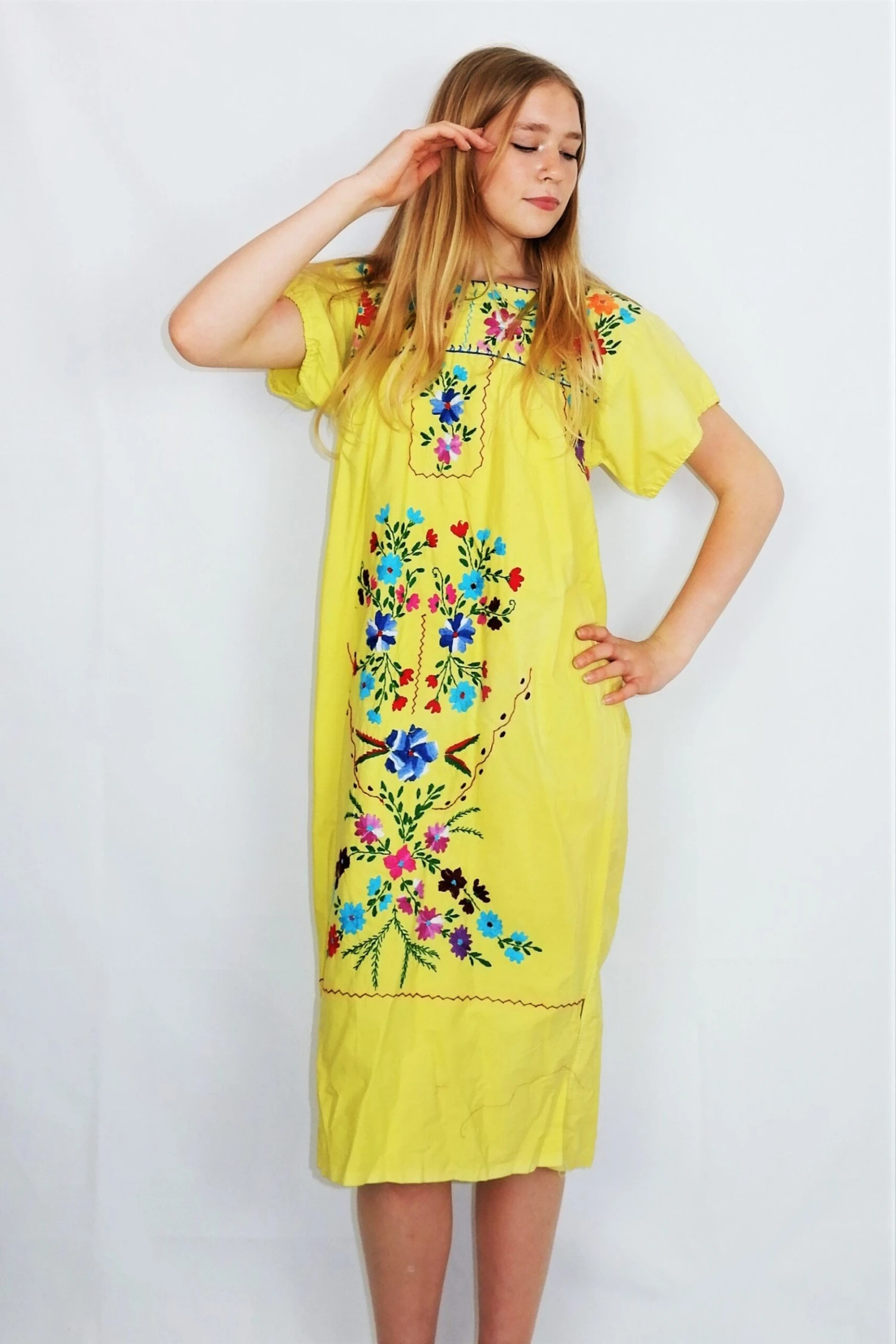 70s Vintage Dress - Lemon Yellow With Bright Floral Embroidery - Free Size L 2 70s Vintage Dress - Lemon Yellow With Bright Floral Embroidery - Free Size L - Image 2