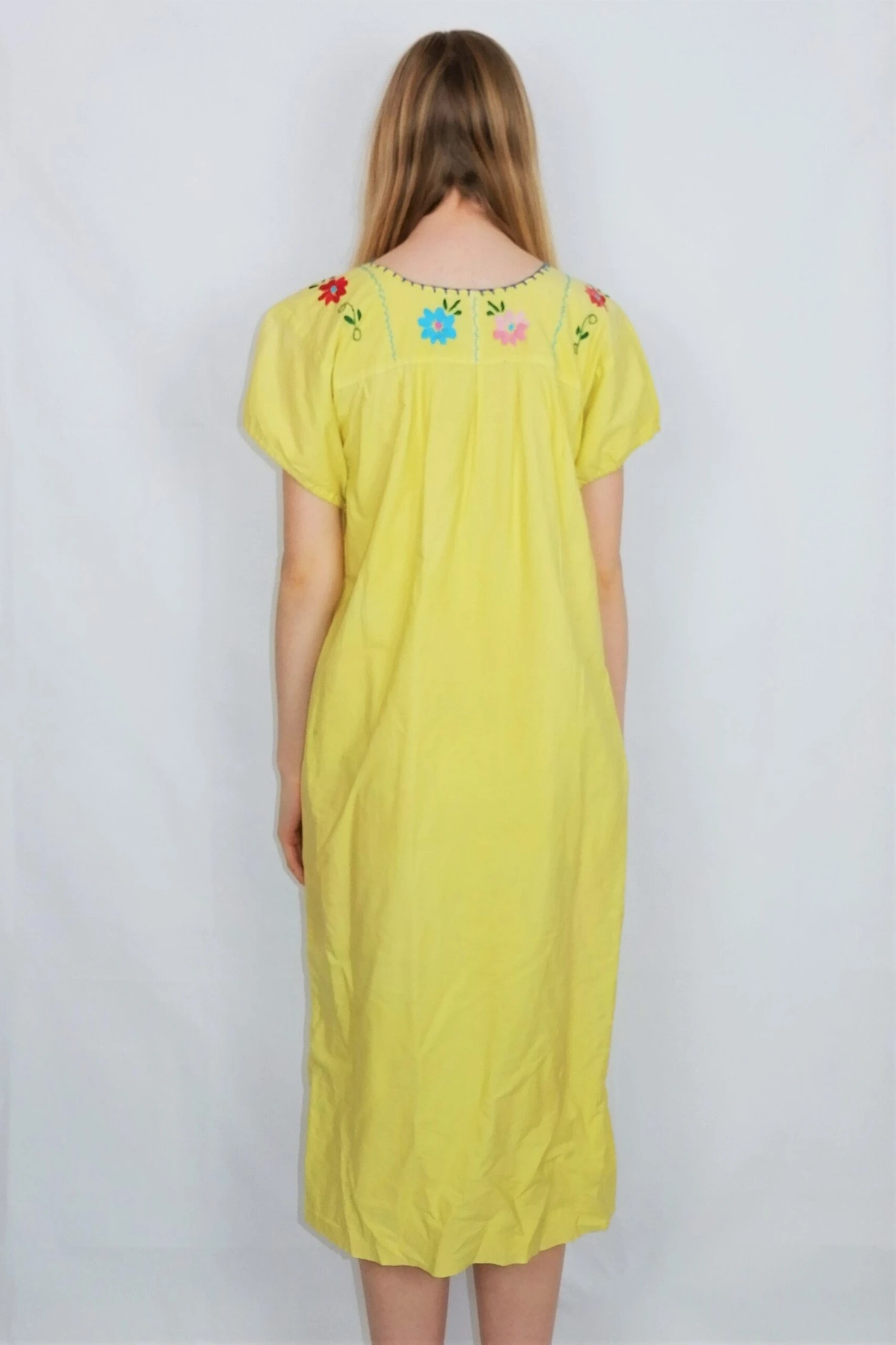 70s Vintage Dress - Lemon Yellow With Bright Floral Embroidery - Free Size L 4 70s Vintage Dress - Lemon Yellow With Bright Floral Embroidery - Free Size L - Image 4