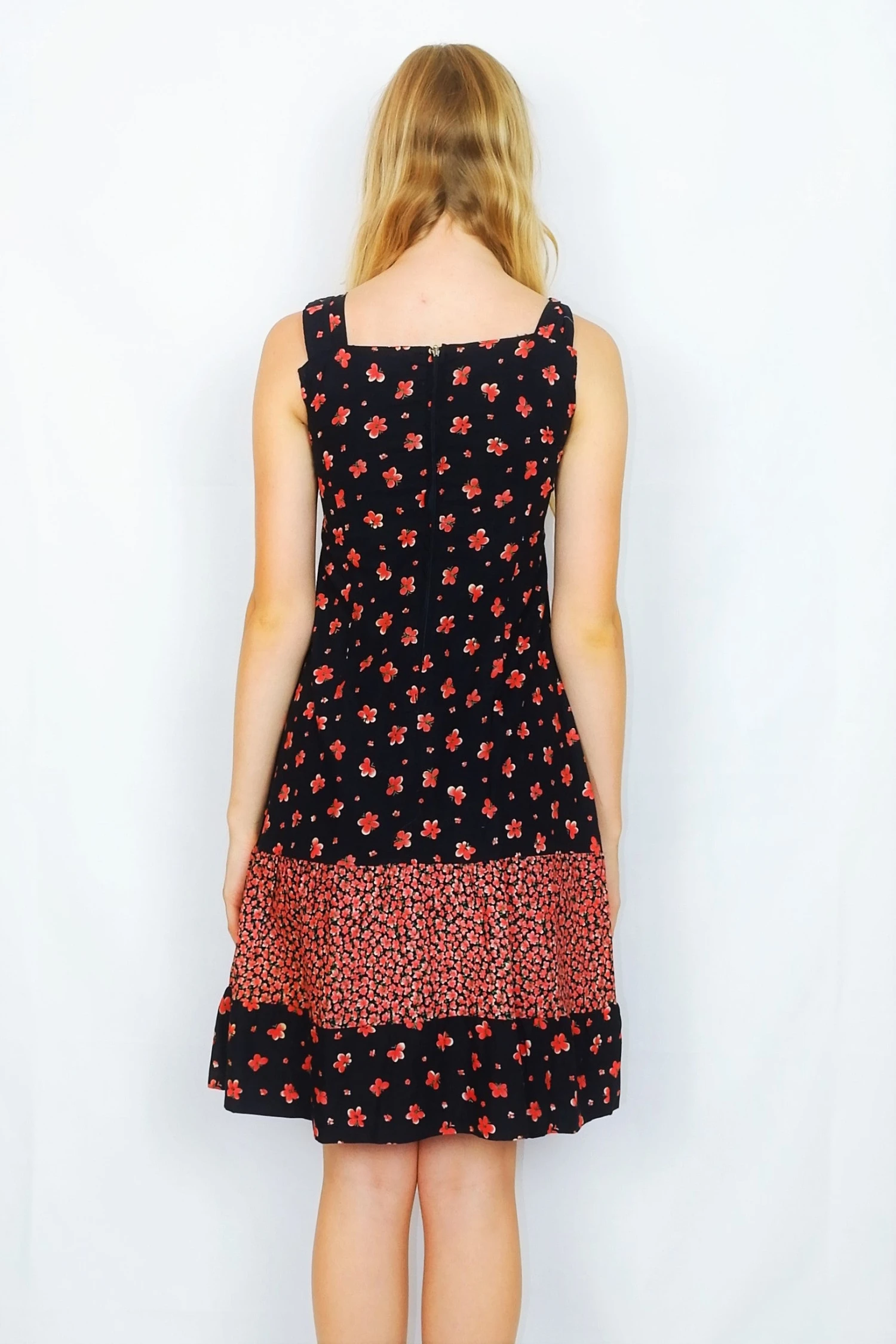 70's Vintage - Strappy Summer Mini Dress - Black & Berry Blossom Floral - Size XXS 4 70's Vintage - Strappy Summer Mini Dress - Black & Berry Blossom Floral - Size XXS - Image 4