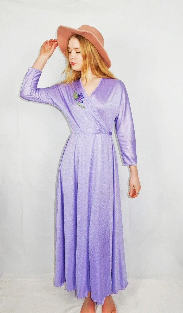 70's Vintage - Metallic Lilac Stretch Fabric Maxi Wrap Dress - Size S/M 4 70's Vintage - Metallic Lilac Stretch Fabric Maxi Wrap Dress - Size S/M - Image 4