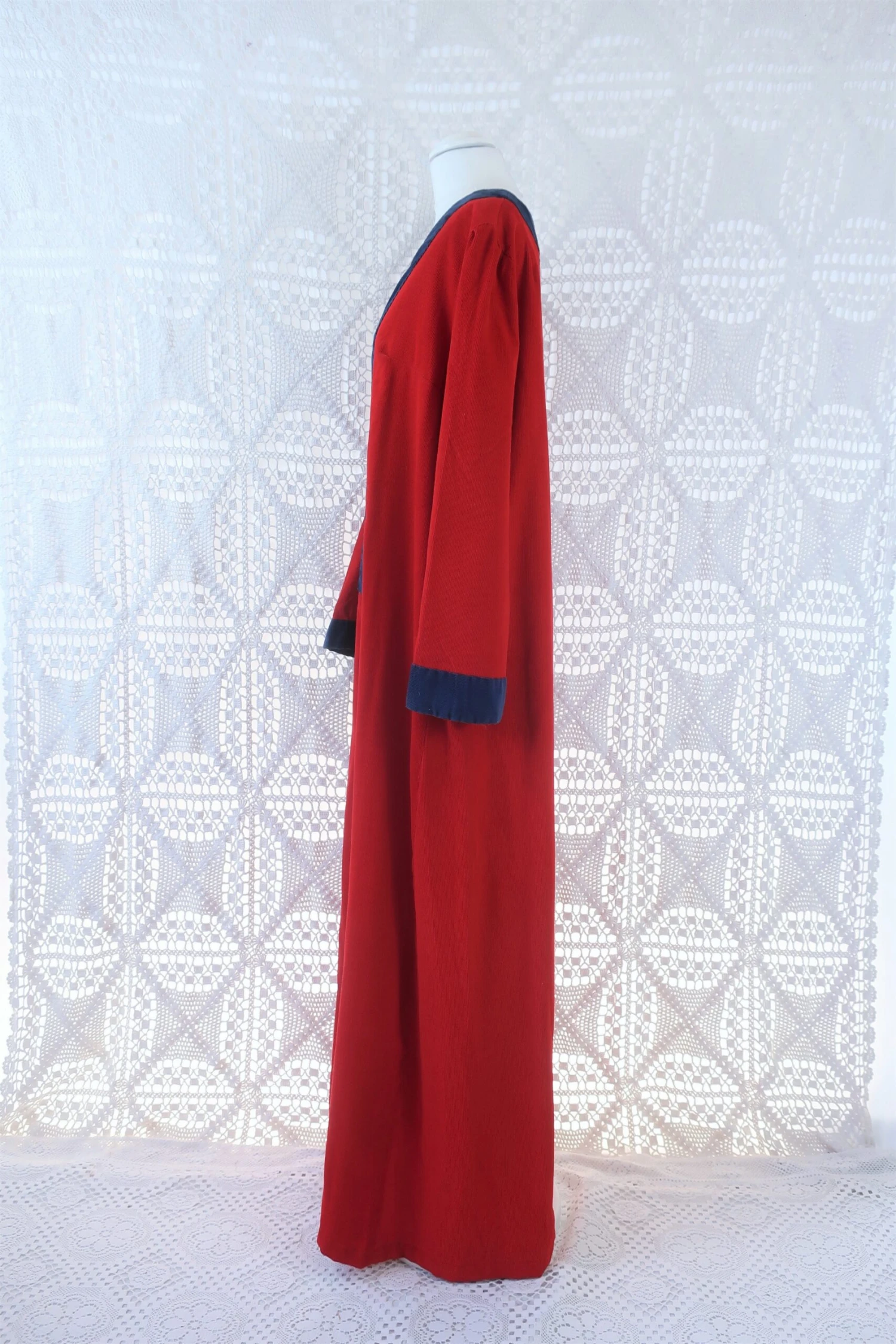 70's Vintage Dress - Corduroy Bright Red W/ Blue Trim Kaftan - Size M/L 5 70's Vintage Dress - Corduroy Bright Red W/ Blue Trim Kaftan - Size M/L - Image 5