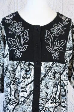 Vintage Indian Cotton Smock Dress - Black & White Embroidered Floral - Free Size S To XXL 11 Vintage Indian Cotton Smock Dress - Black & White Embroidered Floral - Free Size S To XXL -KIKIS Clothing Shop IMG 0924
