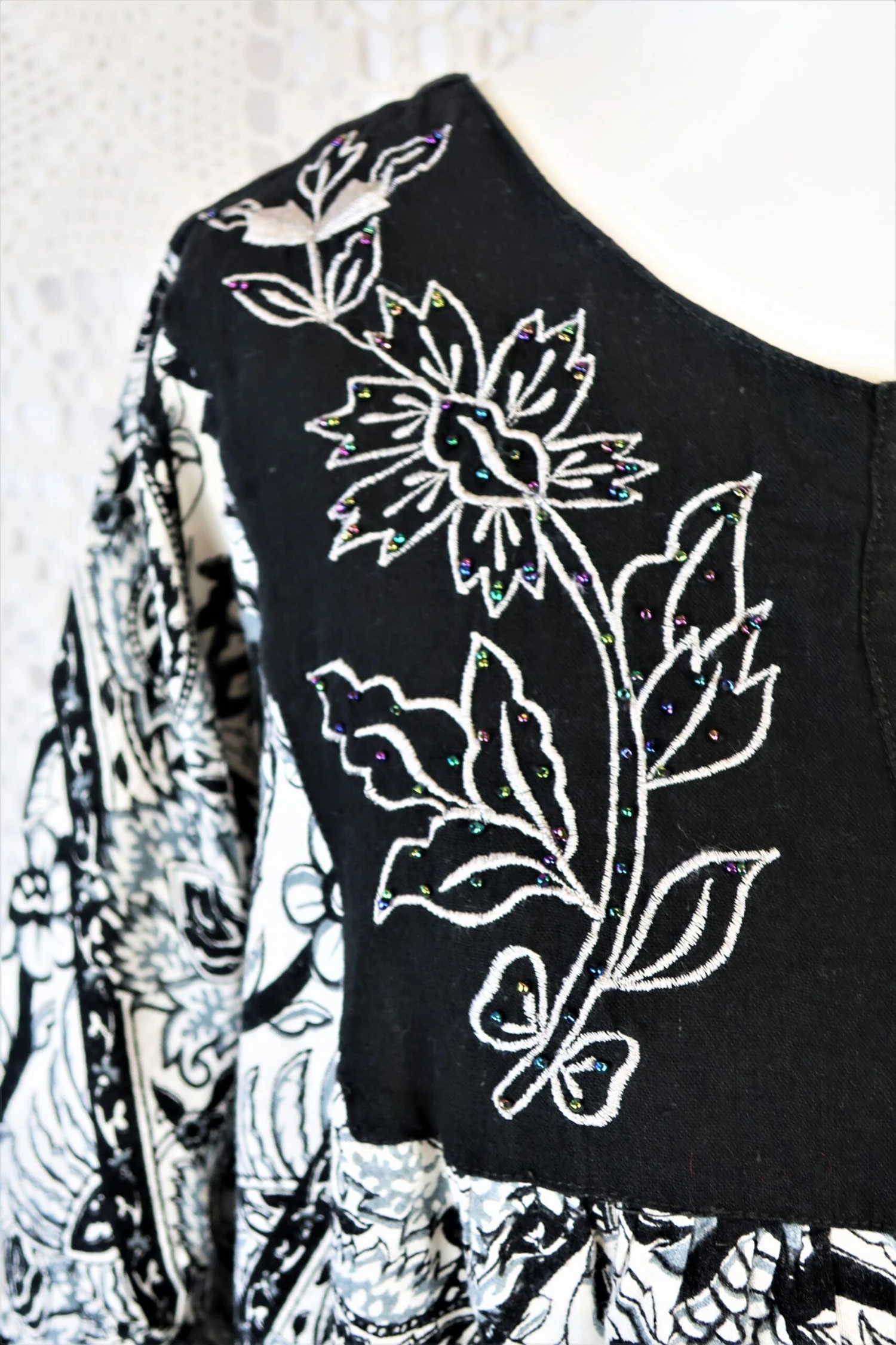 Vintage Indian Cotton Smock Dress - Black & White Embroidered Floral - Free Size S To XXL 4 Vintage Indian Cotton Smock Dress - Black & White Embroidered Floral - Free Size S To XXL - Image 4
