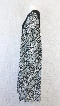 Vintage Indian Cotton Smock Dress - Black & White Embroidered Floral - Free Size S To XXL 15 Vintage Indian Cotton Smock Dress - Black & White Embroidered Floral - Free Size S To XXL -KIKIS Clothing Shop IMG 0928 b2f561d9 b558 465b b40a d8c744c180c4
