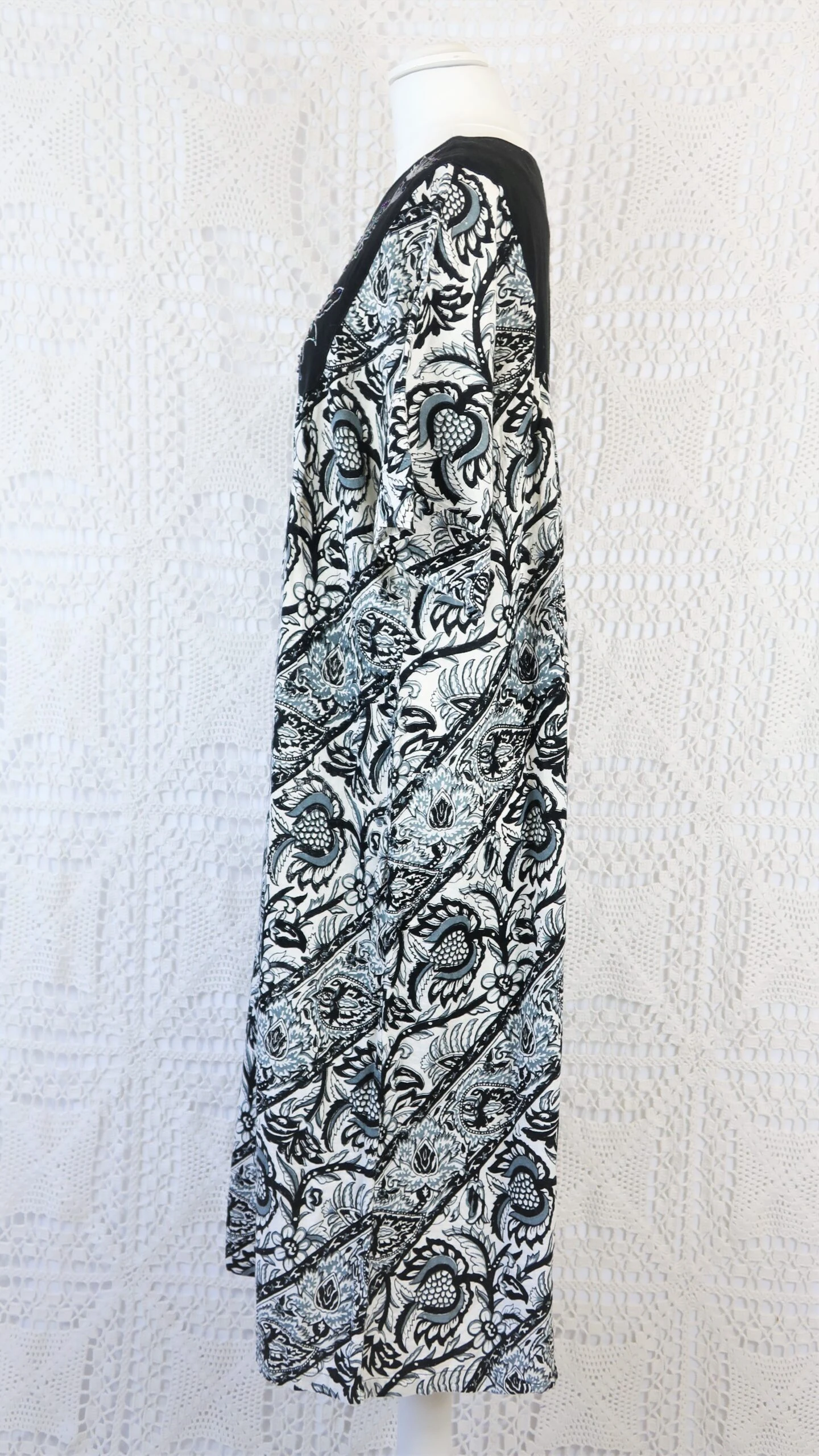 Vintage Indian Cotton Smock Dress - Black & White Embroidered Floral - Free Size S To XXL 7 Vintage Indian Cotton Smock Dress - Black & White Embroidered Floral - Free Size S To XXL - Image 7