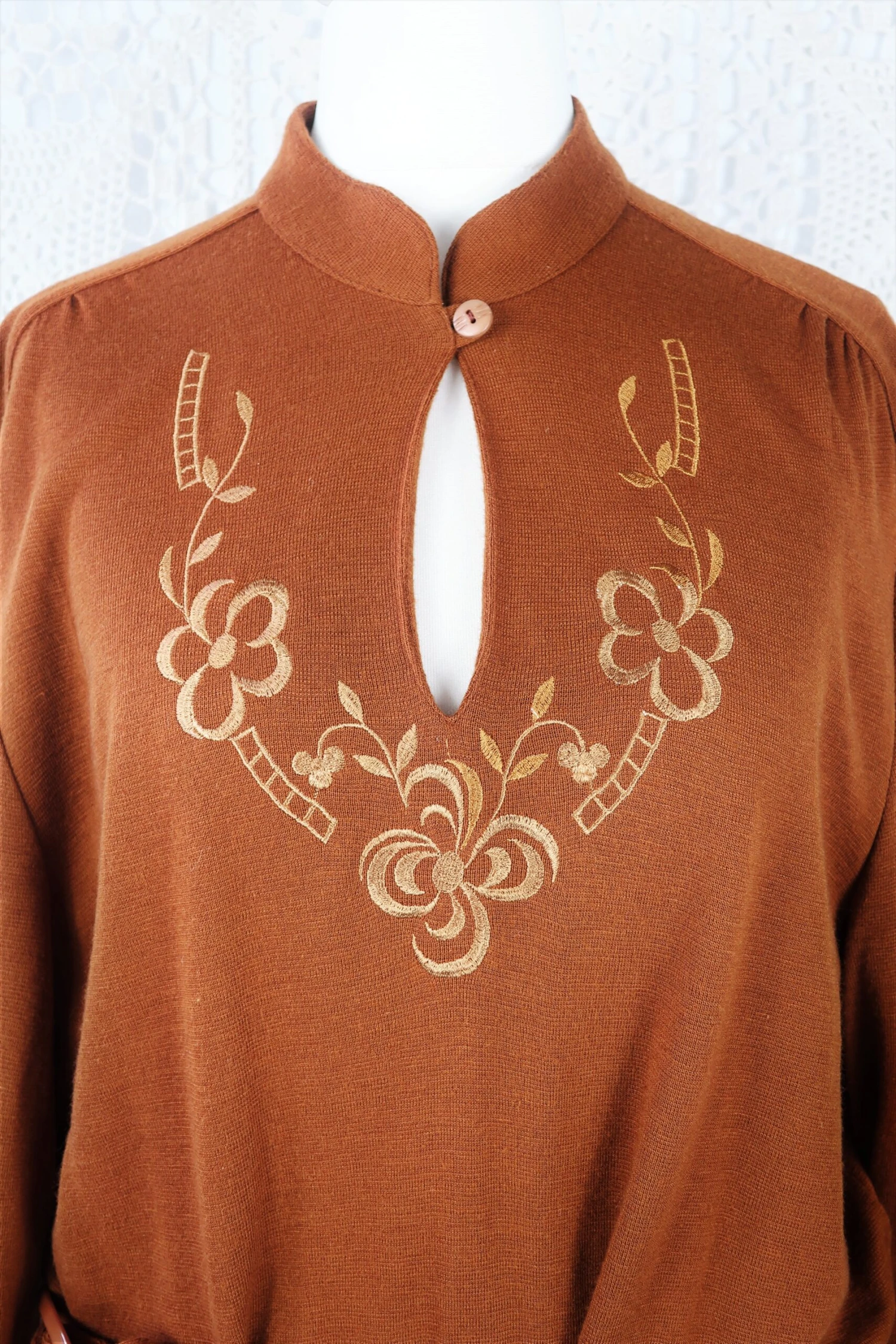 70's Vintage Dress - Gingerbread Brown W/ Keyhole Embroidered Neckline - Size M 2 70's Vintage Dress - Gingerbread Brown W/ Keyhole Embroidered Neckline - Size M - Image 2