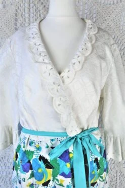 Vintage 70s Maxi - Broderie Anglaise Floral Wrap Dress - Free Size M 15 Vintage 70s Maxi - Broderie Anglaise Floral Wrap Dress - Free Size M -KIKIS Clothing Shop IMG 1027 7615ea10 f1b5 4d64 b4ee 941fb5ab2cf0