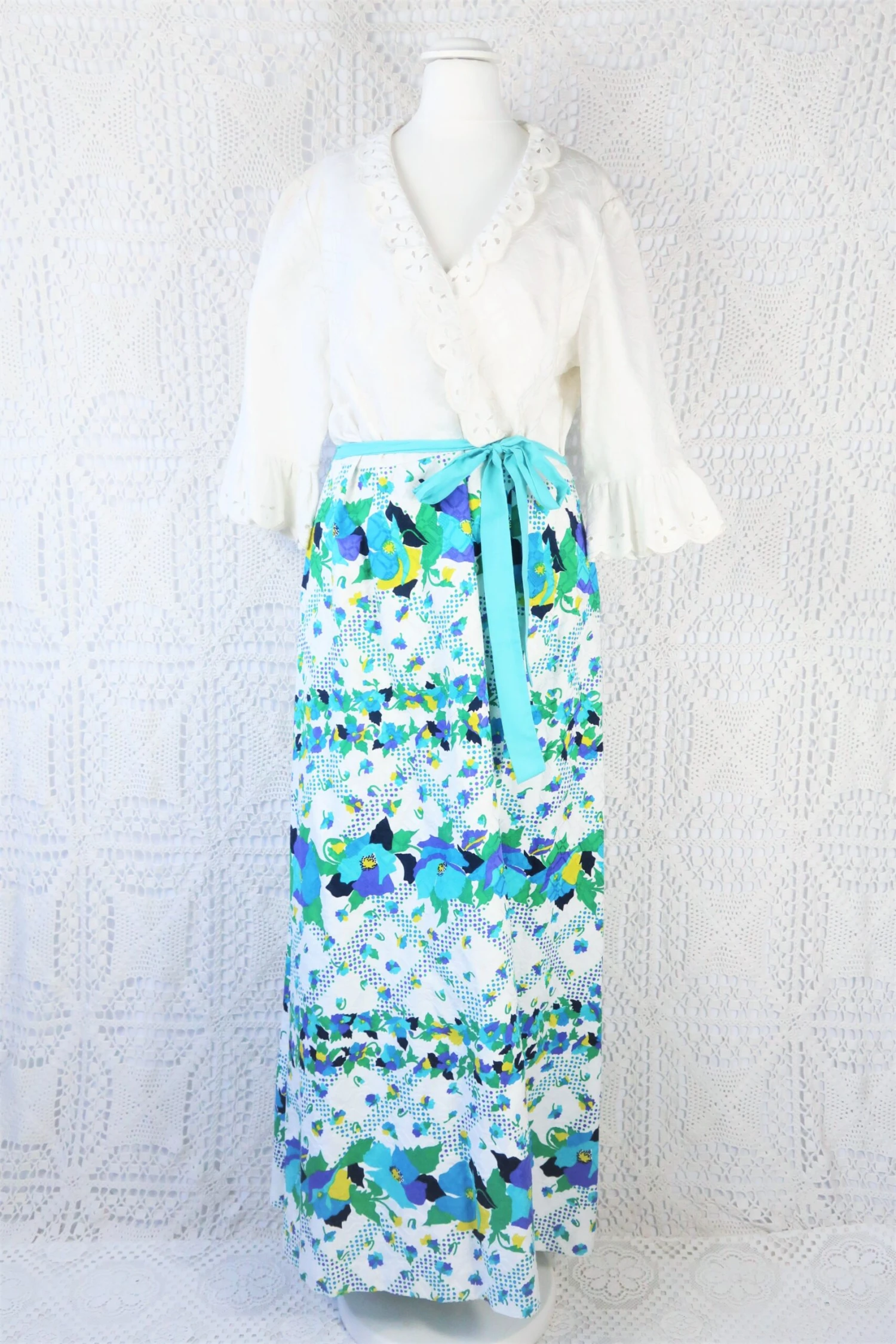 Vintage 70s Maxi - Broderie Anglaise Floral Wrap Dress - Free Size M 2 Vintage 70s Maxi - Broderie Anglaise Floral Wrap Dress - Free Size M - Image 2