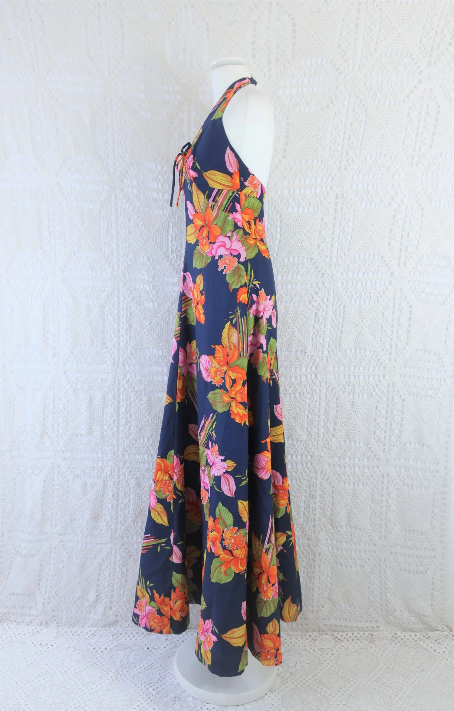 70’s Vintage Dress - Deep Navy Tropical Floral Halter-Neck Maxi - Size XS/S 5 70’s Vintage Dress - Deep Navy Tropical Floral Halter-Neck Maxi - Size XS/S - Image 5