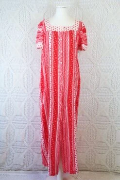 70's Vintage Spring Dress - Bright Red & White Floral - Size L -KIKIS Clothing Shop IMG 3765 575033bd 9b8d 4824 b714 9b4bfc429124
