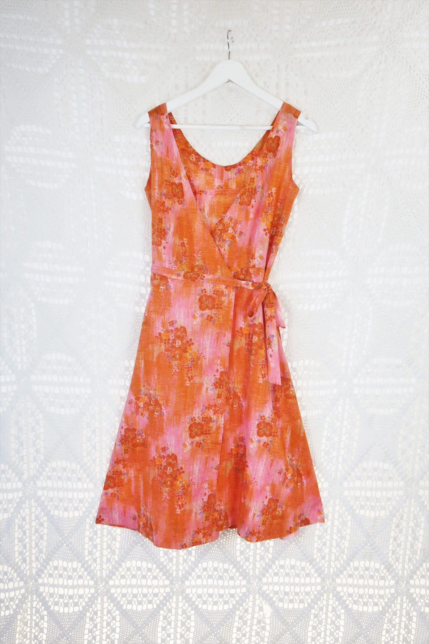 70's Vintage Dress - Peach & Pink Sketched Floral Wrap Midi - Free Size S 2 70's Vintage Dress - Peach & Pink Sketched Floral Wrap Midi - Free Size S - Image 2