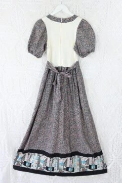 Vintage 70s Prairie Dress - Scattered Spring Floral- Size XS -KIKIS Clothing Shop IMG 5574 584b059a d289 4e9a 8bc9 cb36d60f1a0e