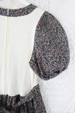 Vintage 70s Prairie Dress - Scattered Spring Floral- Size XS -KIKIS Clothing Shop IMG 5640 f1b2a391 165f 4055 96a5 cd6dc58ba6f2