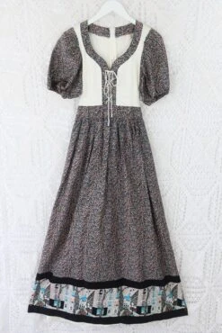 Vintage 70s Prairie Dress - Scattered Spring Floral- Size XS -KIKIS Clothing Shop IMG 5641 897f2a6f 5ee5 4019 8d56 50945c9af374