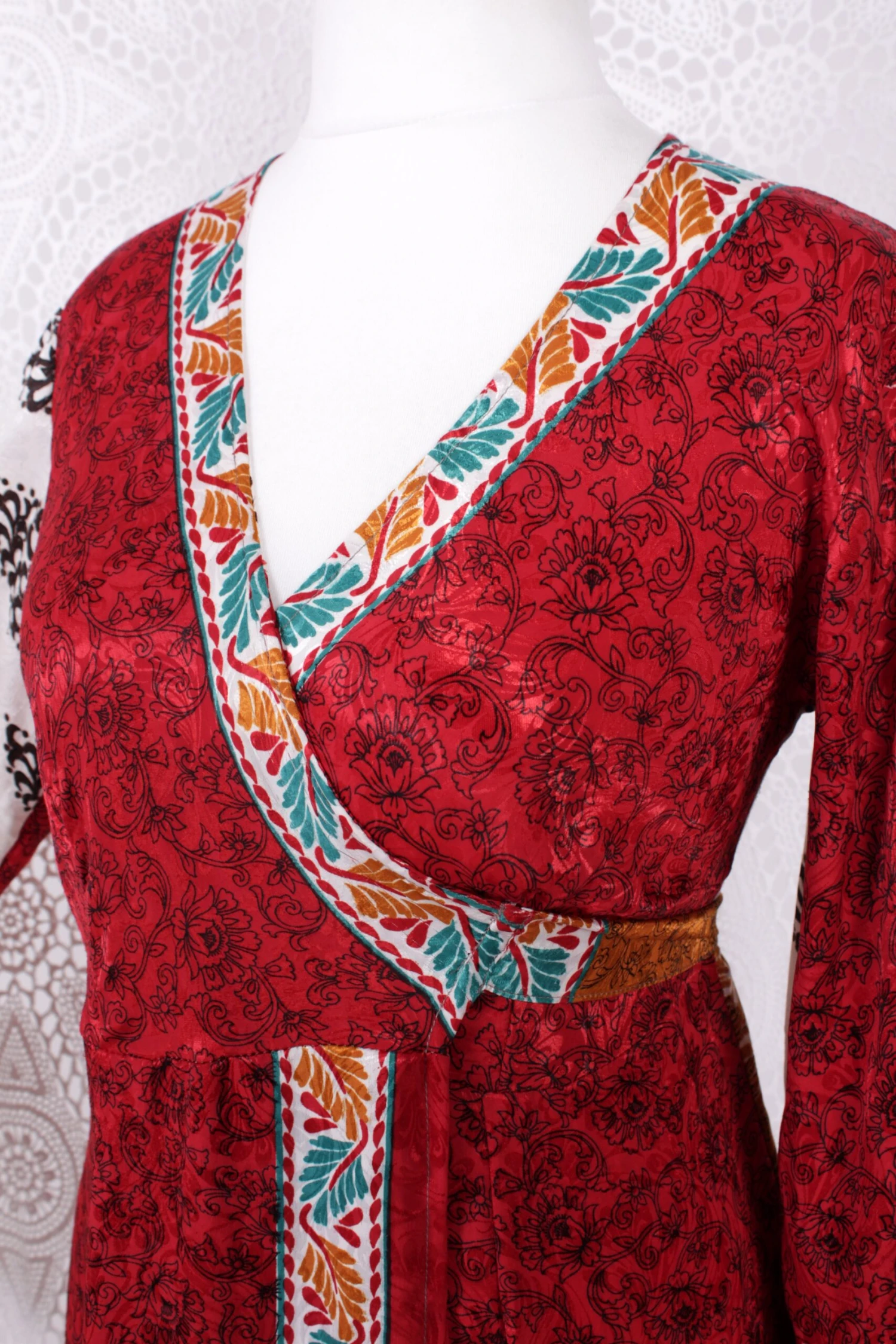 SALE Sylvia Wrap Dress - Vintage Indian Sari - Ivory & Crimson Shimmer (XS - S) 2 SALE Sylvia Wrap Dress - Vintage Indian Sari - Ivory & Crimson Shimmer (XS - S) - Image 2