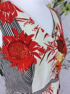 SALE Vintage 70s Dress - Red & Cream Striped Floral - Size M 23 SALE Vintage 70s Dress - Red & Cream Striped Floral - Size M -KIKIS Clothing Shop image 03b971c4 d446 417b 8d07 cadef12dc68a