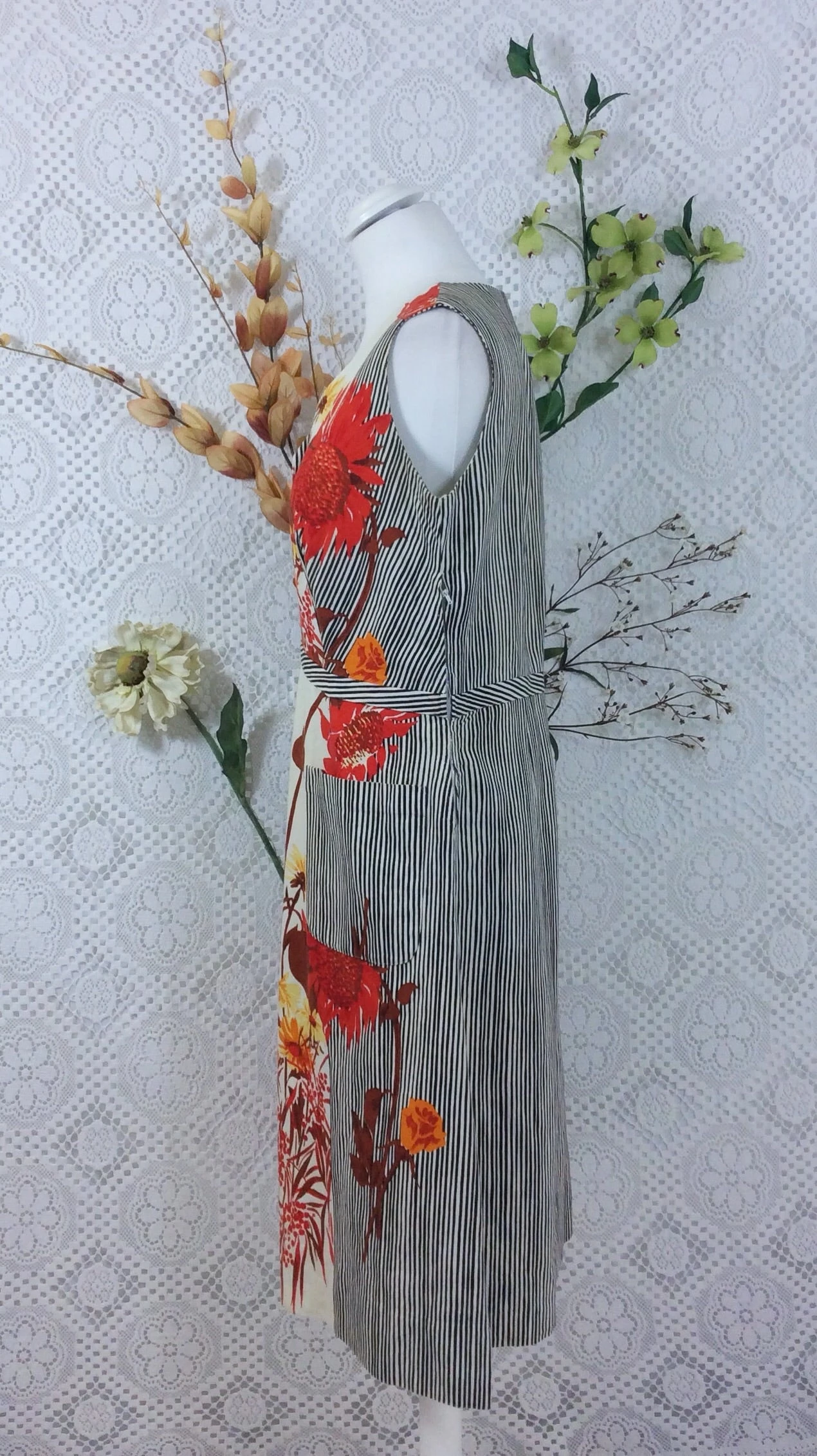 SALE Vintage 70s Dress - Red & Cream Striped Floral - Size M 5 SALE Vintage 70s Dress - Red & Cream Striped Floral - Size M - Image 5