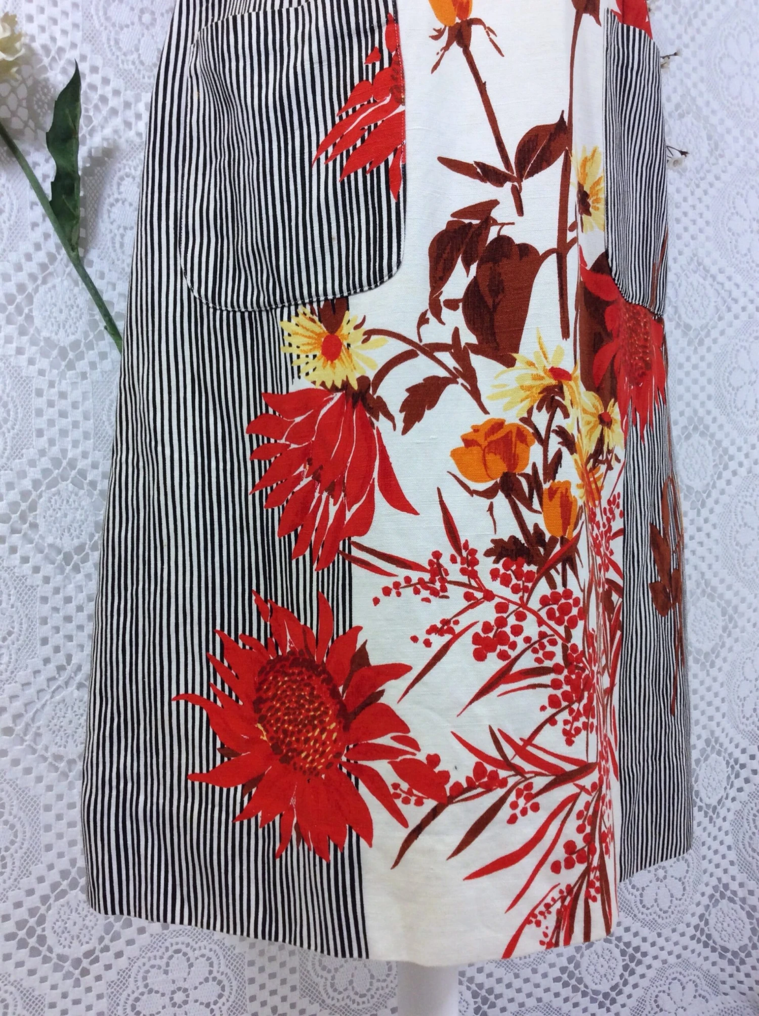 SALE Vintage 70s Dress - Red & Cream Striped Floral - Size M 7 SALE Vintage 70s Dress - Red & Cream Striped Floral - Size M - Image 7