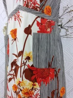 SALE Vintage 70s Dress - Red & Cream Striped Floral - Size M 25 SALE Vintage 70s Dress - Red & Cream Striped Floral - Size M -KIKIS Clothing Shop image 68cd092f dbd6 4e7b b8a5 098f6d1fb221