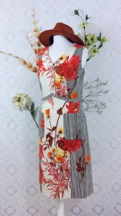 SALE Vintage 70s Dress - Red & Cream Striped Floral - Size M 18 SALE Vintage 70s Dress - Red & Cream Striped Floral - Size M -KIKIS Clothing Shop image 7c2abf91 615a 49f9 b04b df35962db20f