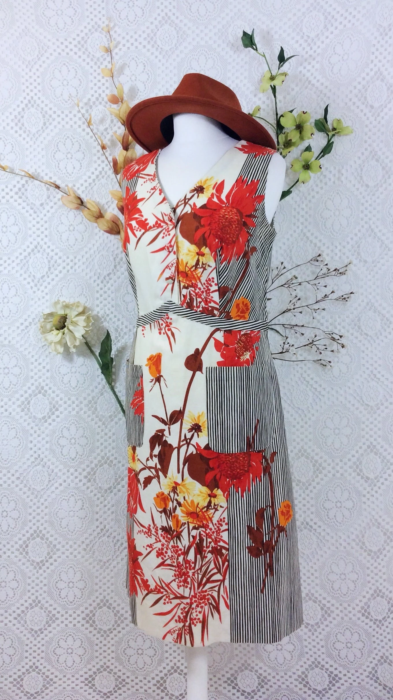 SALE Vintage 70s Dress - Red & Cream Striped Floral - Size M 4 SALE Vintage 70s Dress - Red & Cream Striped Floral - Size M - Image 4