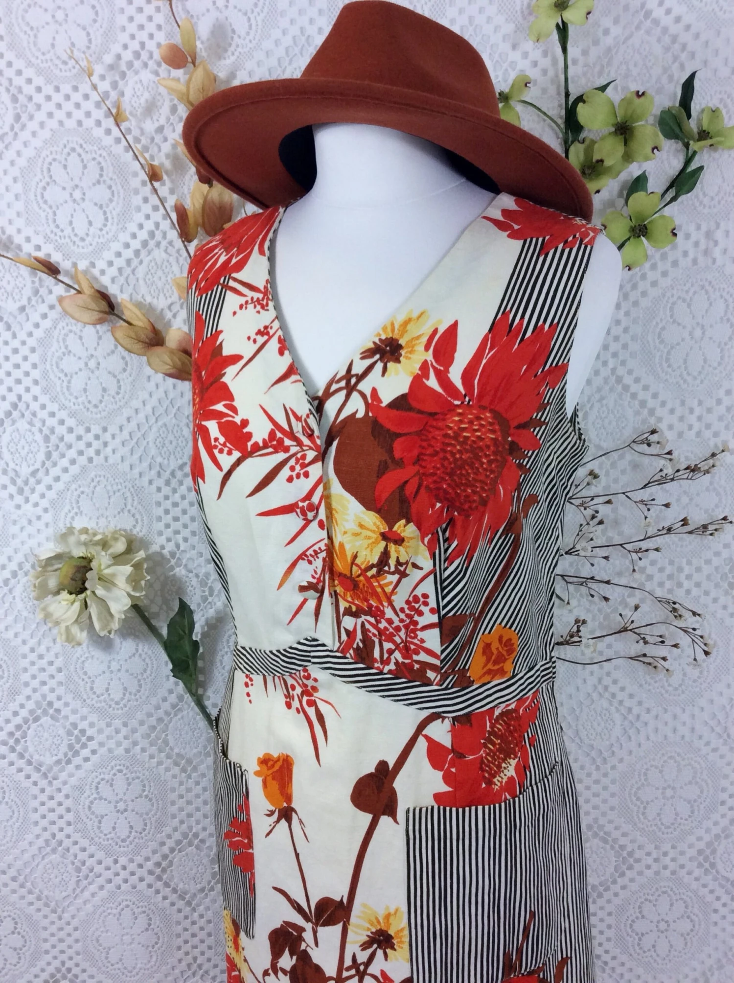 SALE Vintage 70s Dress - Red & Cream Striped Floral - Size M 2 SALE Vintage 70s Dress - Red & Cream Striped Floral - Size M - Image 2