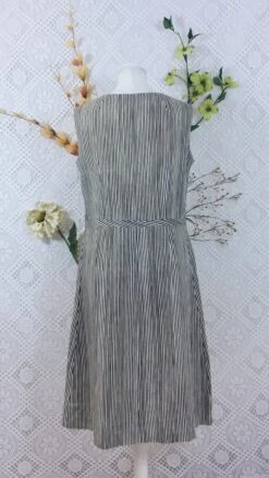 SALE Vintage 70s Dress - Red & Cream Striped Floral - Size M 17 SALE Vintage 70s Dress - Red & Cream Striped Floral - Size M -KIKIS Clothing Shop image e6c182a4 3f57 428e ae16 984e8e9f7f15