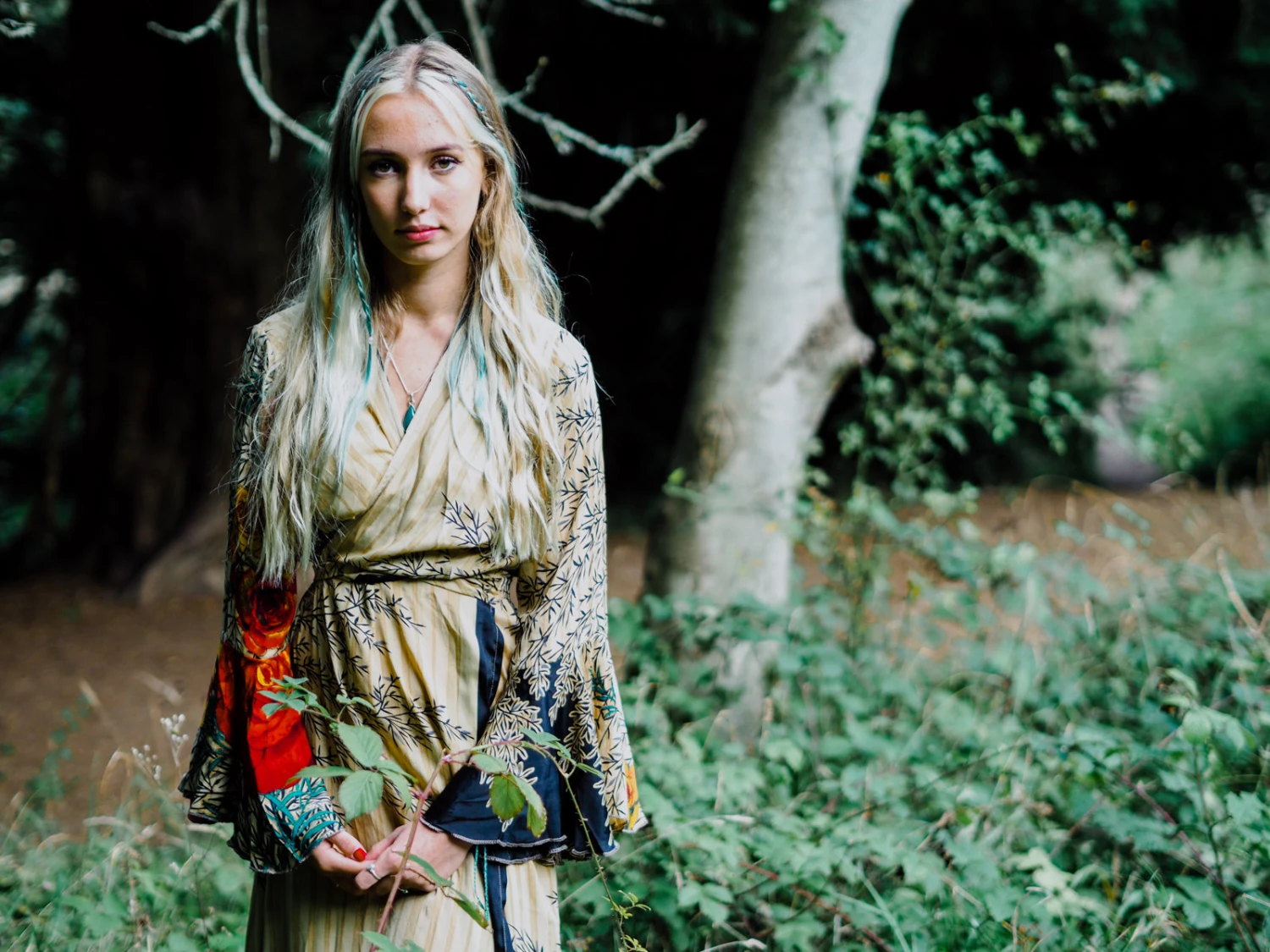 SALE Sylvia Wrap Dress - Vintage Indian Sari - Ivory & Crimson Shimmer (XS - S) 5 SALE Sylvia Wrap Dress - Vintage Indian Sari - Ivory & Crimson Shimmer (XS - S) - Image 5